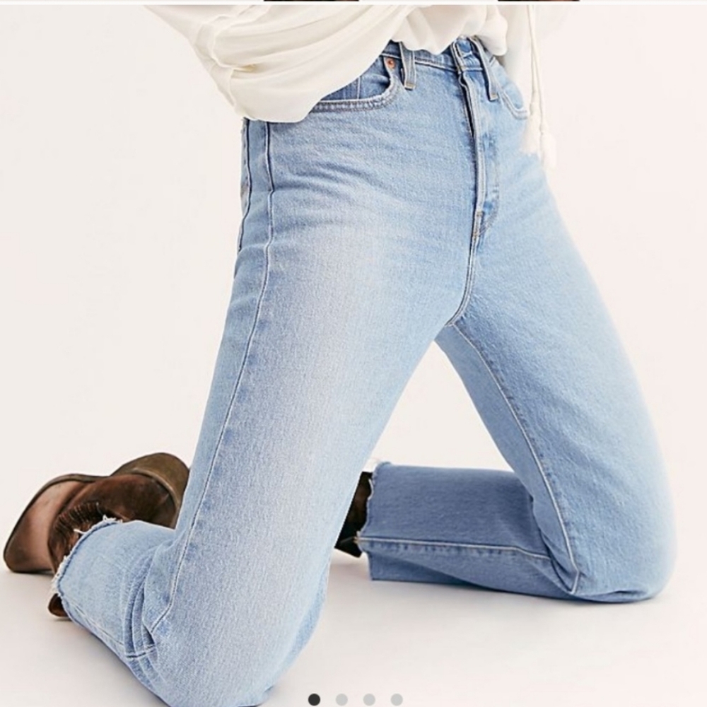 Levi's WEDGIE Premium High Rise Jeans - Picture 2 of 8